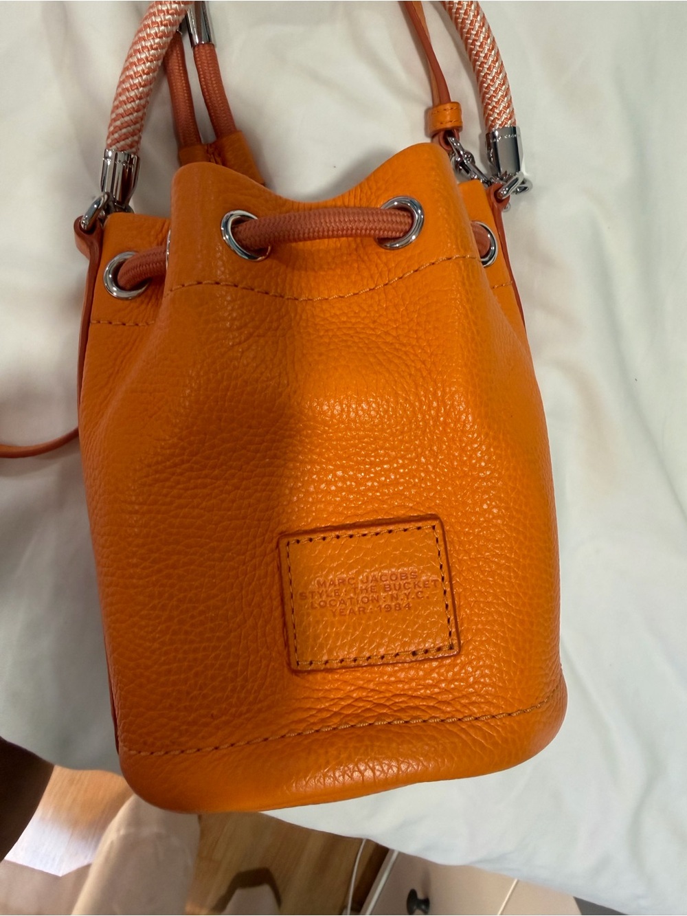 Marc Jacobs grained calfskin The bucket bag mini - Picture 4 of 8